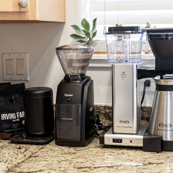 Binatone 2L Smoothie Blender | 350W Motor | 3 Speed Settings | BPA-Free