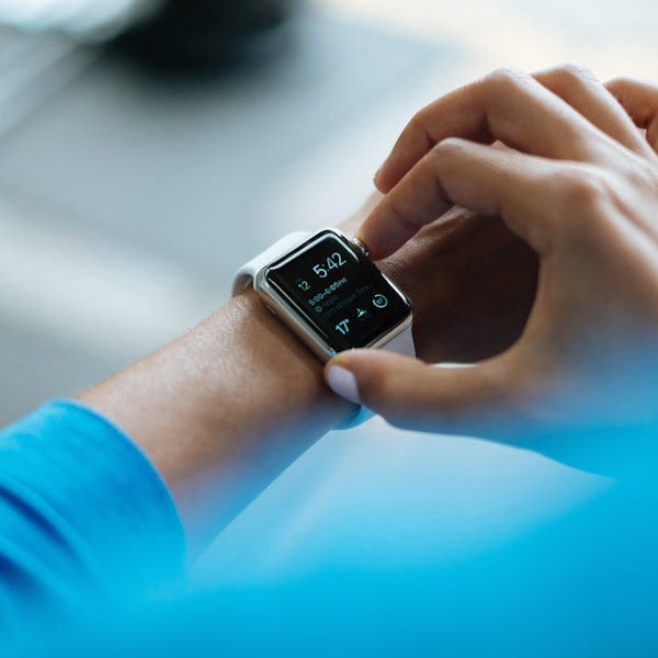 Apple Watch Series 9 · 45mm Stainless | S9 SiP | Always-On Retina | Double Tap